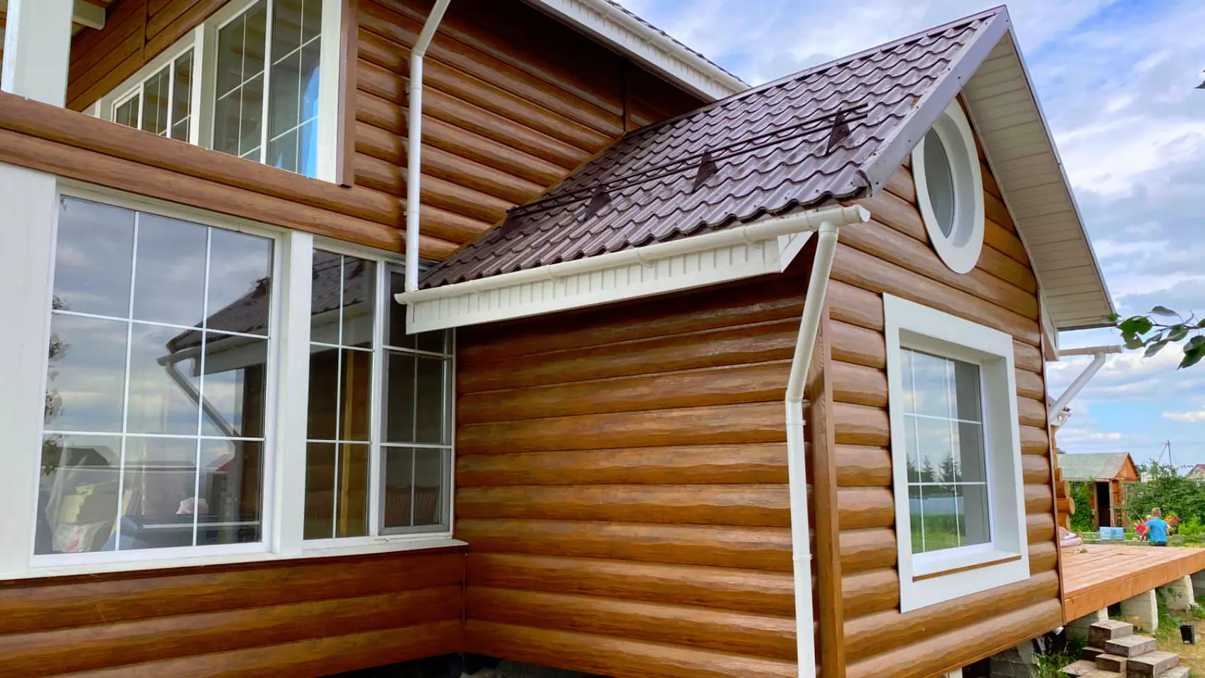 Фото 4 фасад из металлосайдинга Бревно Рубленое 4D Орех 3D Printech